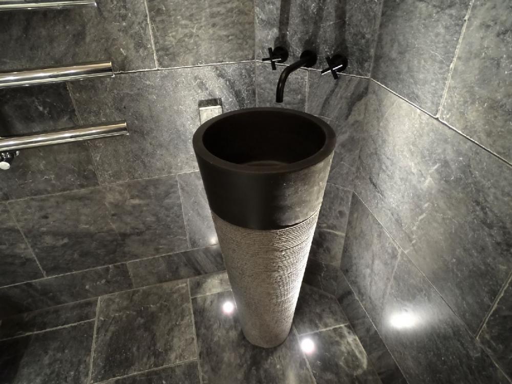 iluminação diferenciada pelo piso